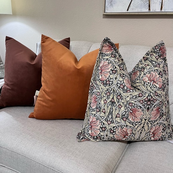 COPY - 1-NWT TGH TESSITURA VELVET DECORATIVE PILLOWS (Read description for deta… - Picture 13 of 15